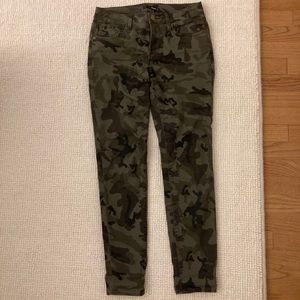 AQUA(Bloomingdales) size 26 camo jeans BARELY WORN
